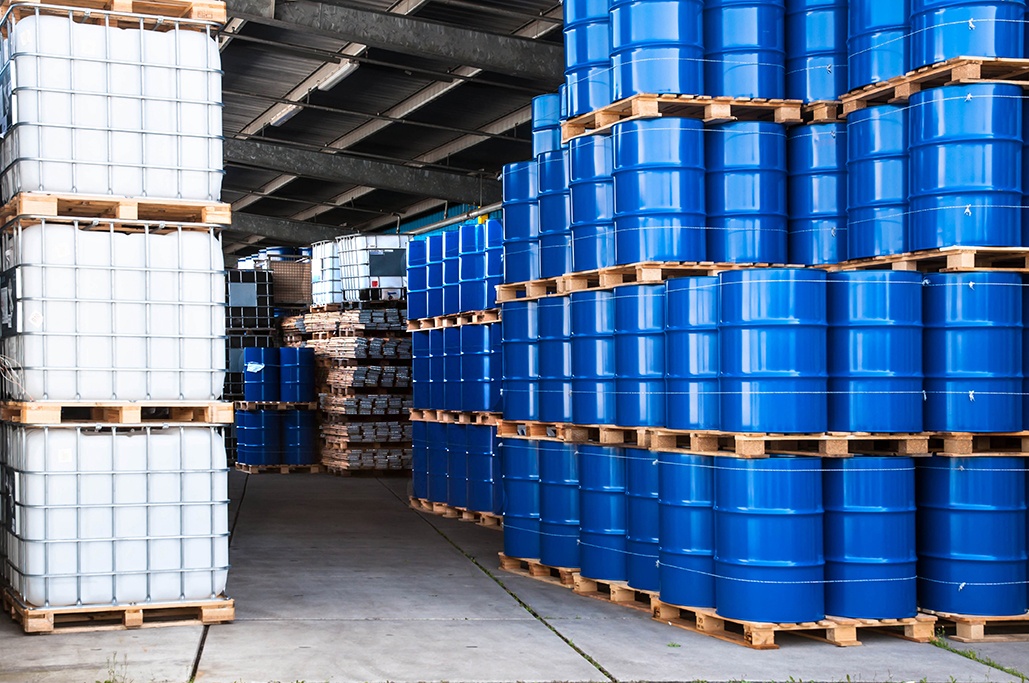Chemical tote and barrell